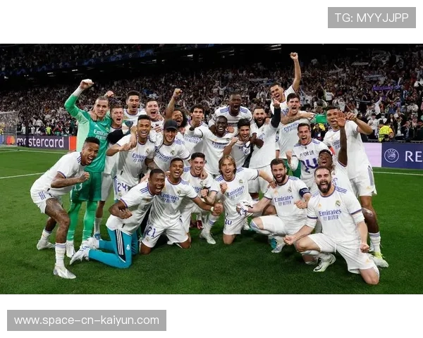 皇马二点球落下，贝林厄姆凌空拔腿得分